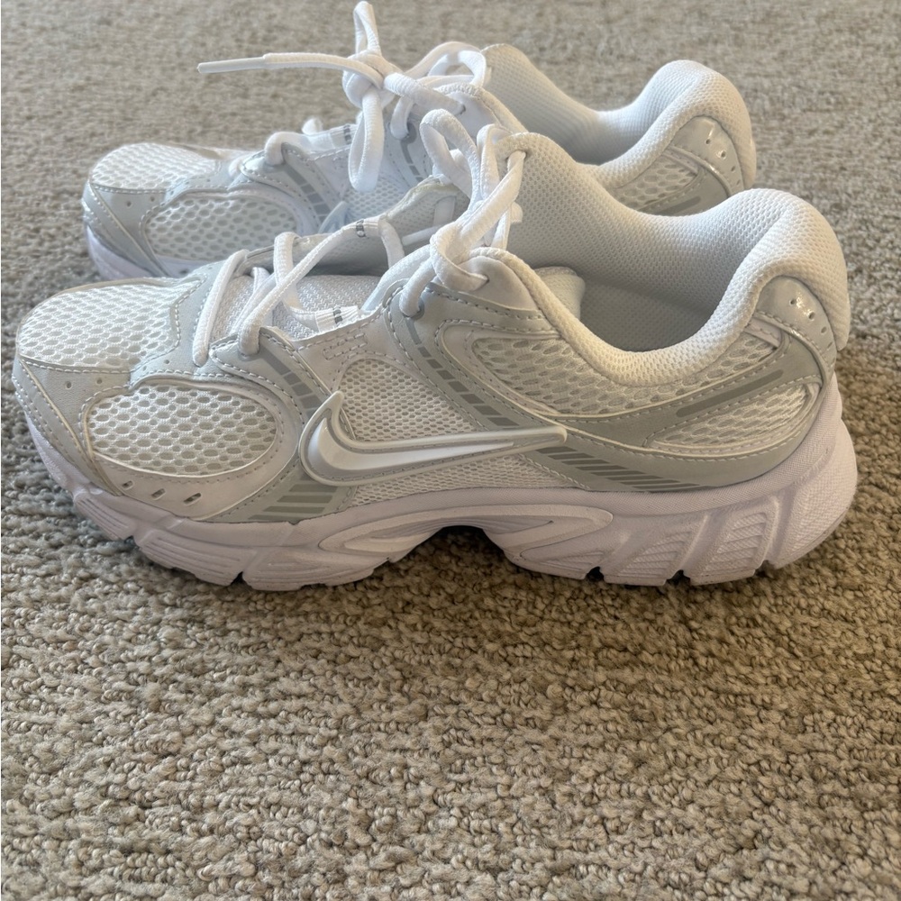 Nike Women’s V5 RNR Sneakers